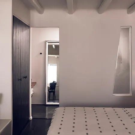 Cavo Tagoo Santorini אימרוביגלי